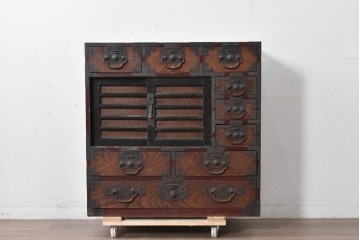 和製アンティーク　明治大正期　前面欅(ケヤキ)材　重厚な鉄金具と横桟戸が存在感を放つ松本帳場箪笥　(R-087027)