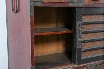 和製アンティーク　明治大正期　前面欅(ケヤキ)材　重厚な鉄金具と横桟戸が存在感を放つ松本帳場箪笥　(R-087027)