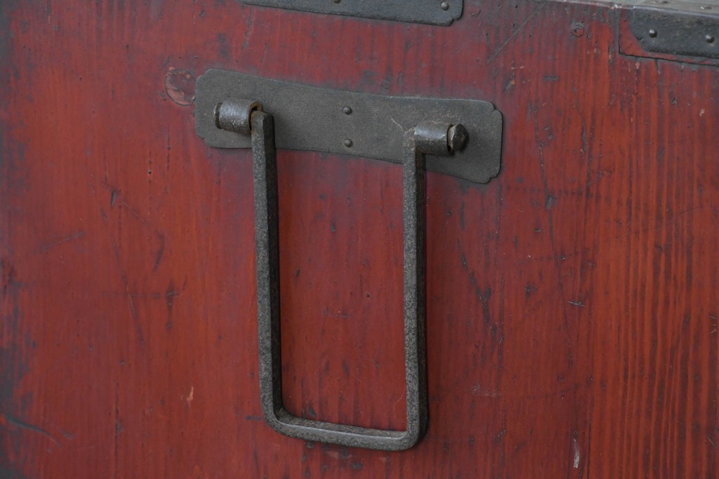 和製アンティーク　明治大正期　前面欅(ケヤキ)材　重厚な鉄金具と横桟戸が存在感を放つ松本帳場箪笥　(R-087027)