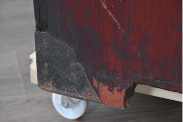 和製アンティーク　明治大正期　前面欅(ケヤキ)材　重厚な鉄金具と横桟戸が存在感を放つ松本帳場箪笥　(R-087027)