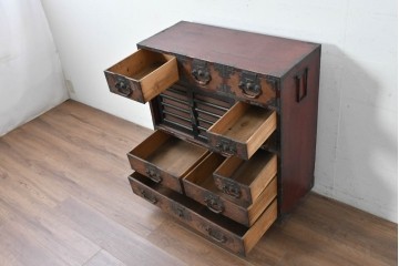 和製アンティーク　明治大正期　前面欅(ケヤキ)材　重厚な鉄金具と横桟戸が存在感を放つ松本帳場箪笥　(R-087027)