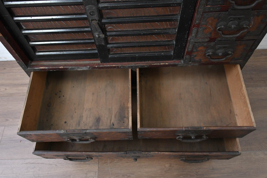 和製アンティーク　明治大正期　前面欅(ケヤキ)材　重厚な鉄金具と横桟戸が存在感を放つ松本帳場箪笥　(R-087027)