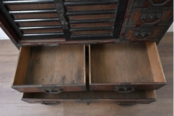 和製アンティーク　明治大正期　前面欅(ケヤキ)材　重厚な鉄金具と横桟戸が存在感を放つ松本帳場箪笥　(R-087027)