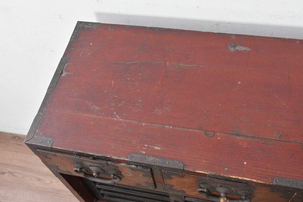 和製アンティーク　明治大正期　前面欅(ケヤキ)材　重厚な鉄金具と横桟戸が存在感を放つ松本帳場箪笥　(R-087027)