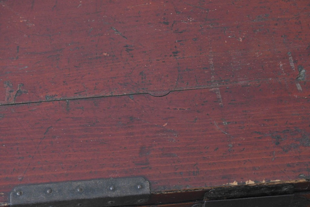 和製アンティーク　明治大正期　前面欅(ケヤキ)材　重厚な鉄金具と横桟戸が存在感を放つ松本帳場箪笥　(R-087027)