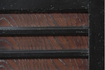 和製アンティーク　明治大正期　前面欅(ケヤキ)材　重厚な鉄金具と横桟戸が存在感を放つ松本帳場箪笥　(R-087027)