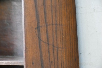 イギリスアンティーク　希少サイズ!!　オーク材　繊細な彫刻が目を引くサイドボード　(R-087029)