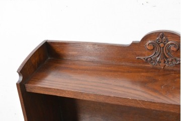 イギリスアンティーク　希少サイズ!!　オーク材　繊細な彫刻が目を引くサイドボード　(R-087029)