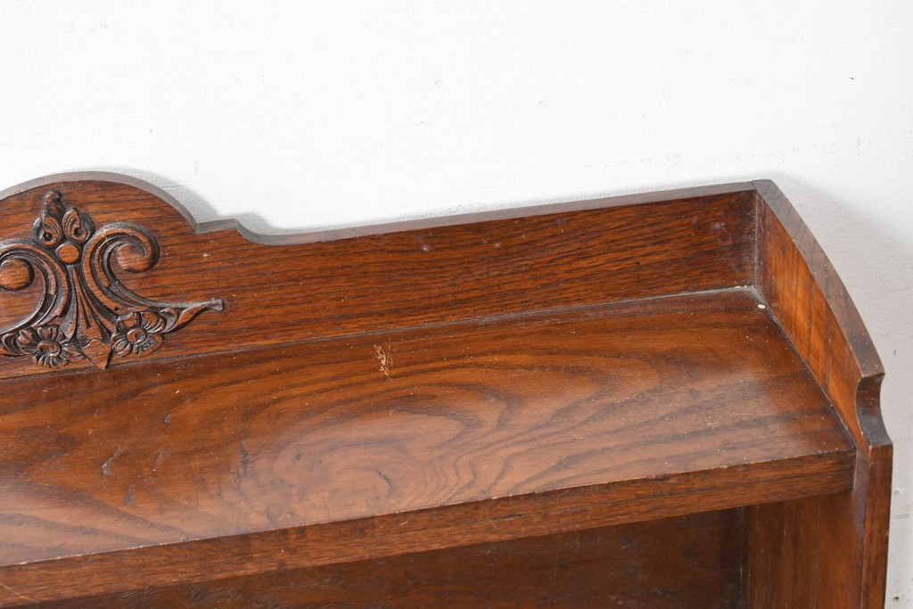 イギリスアンティーク　希少サイズ!!　オーク材　繊細な彫刻が目を引くサイドボード　(R-087029)