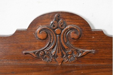 イギリスアンティーク　希少サイズ!!　オーク材　繊細な彫刻が目を引くサイドボード　(R-087029)