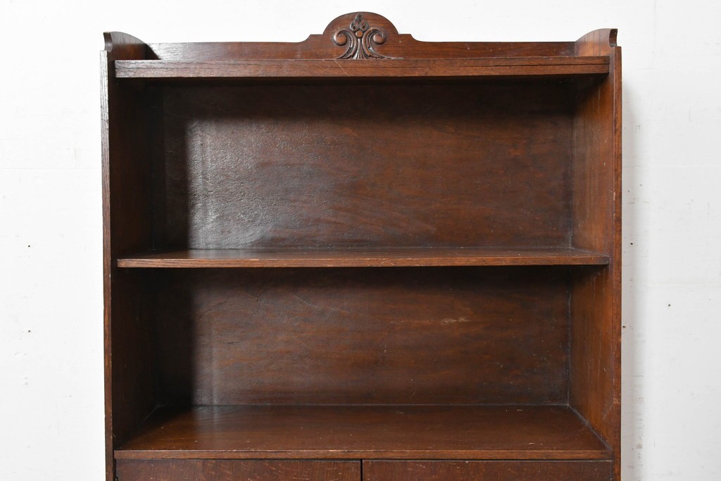 イギリスアンティーク　希少サイズ!!　オーク材　繊細な彫刻が目を引くサイドボード　(R-087029)