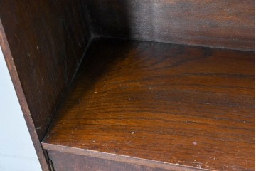 イギリスアンティーク　希少サイズ!!　オーク材　繊細な彫刻が目を引くサイドボード　(R-087029)