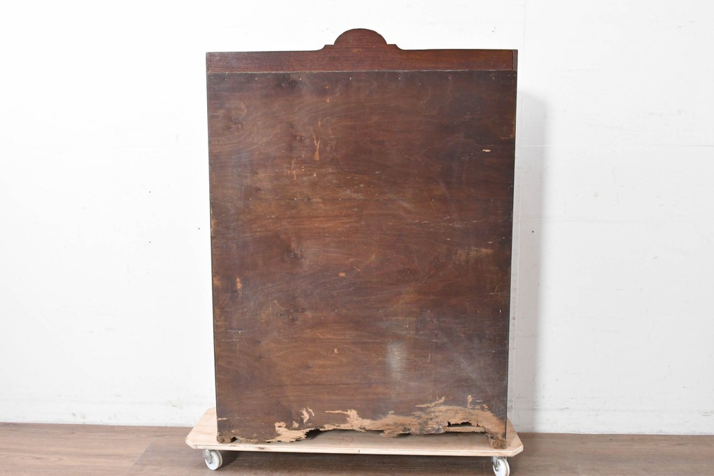 イギリスアンティーク　希少サイズ!!　オーク材　繊細な彫刻が目を引くサイドボード　(R-087029)