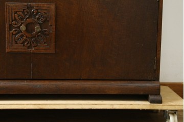 イギリスアンティーク　希少サイズ!!　オーク材　繊細な彫刻が目を引くブックシェルフ　(R-087029)