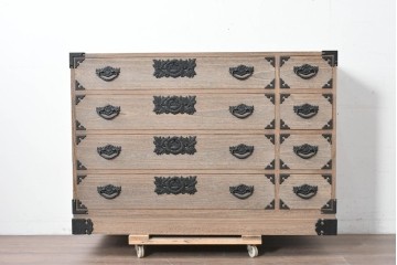 中古　桐匠　柏政衛作　総桐材　重厚な金具が目を引く加茂総桐箪笥　定価推定約60万円から70万円　(R-087030)