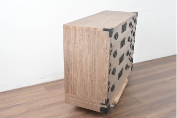 中古　桐匠　柏政衛作　総桐材　重厚な金具が目を引く加茂総桐箪笥　定価推定約60万円から70万円　(R-087030)