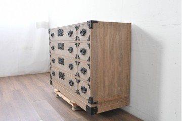 中古　桐匠　柏政衛作　総桐材　重厚な金具が目を引く加茂総桐箪笥　定価推定約60万円から70万円　(R-087030)