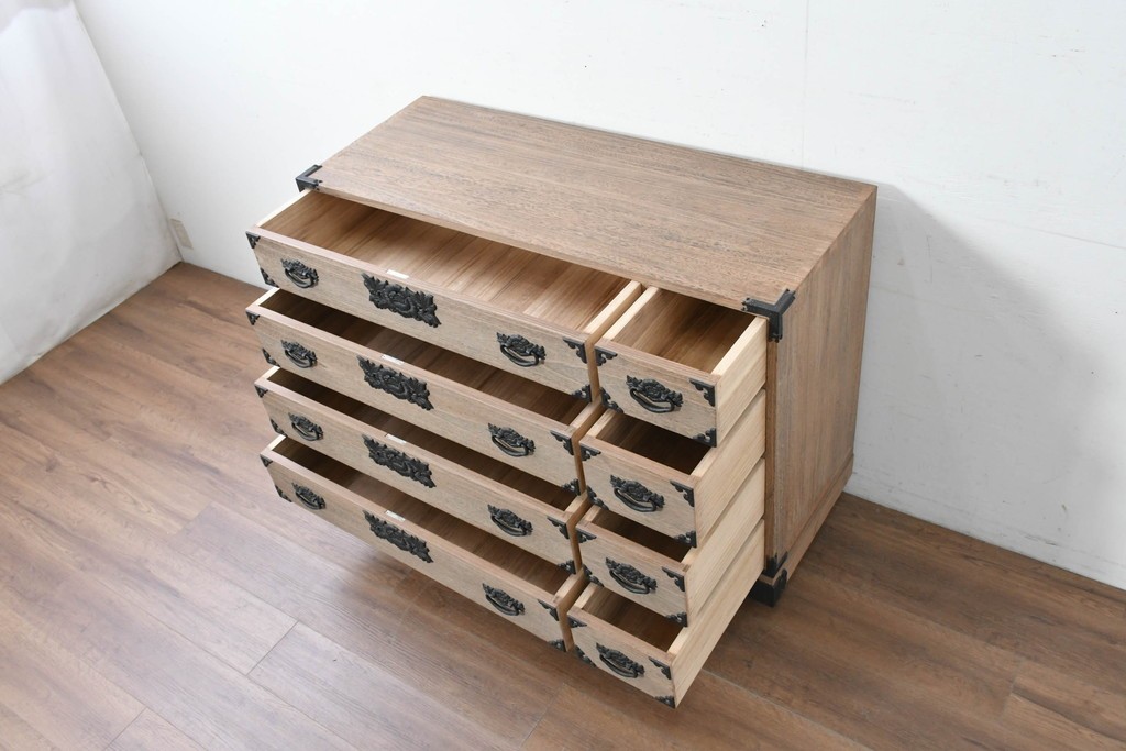 中古　桐匠　柏政衛作　総桐材　重厚な金具が目を引く加茂総桐箪笥　定価推定約60万円から70万円　(R-087030)