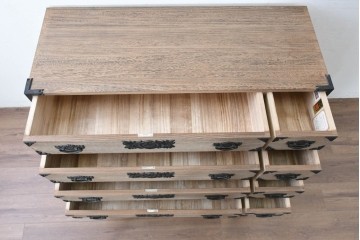 中古　桐匠　柏政衛作　総桐材　重厚な金具が目を引く加茂総桐箪笥　定価推定約60万円から70万円　(R-087030)