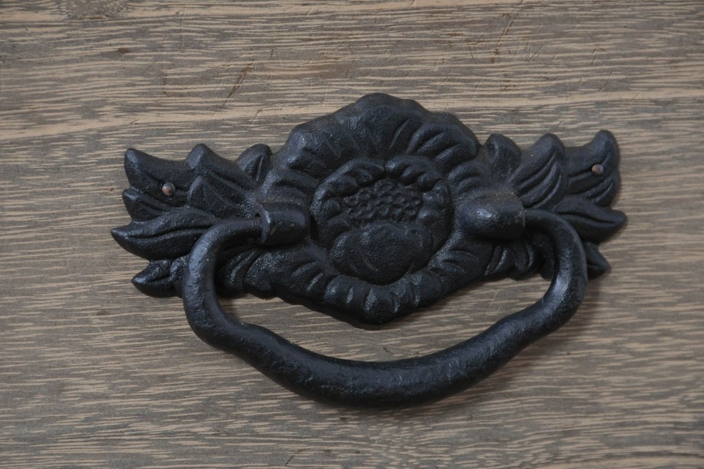 中古　桐匠　柏政衛作　総桐材　重厚な金具が目を引く加茂総桐箪笥　定価推定約60万円から70万円　(R-087030)