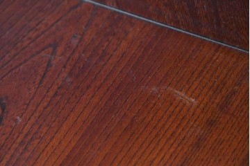 中古　美品　駿河随一　重厚な金具が映える階段箪笥　定価約48万円　(R-087032)