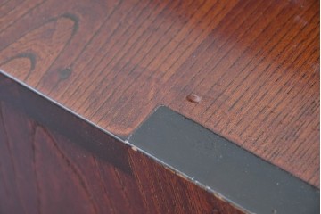 中古　美品　駿河随一　重厚な金具が映える階段箪笥　定価約48万円　(R-087032)