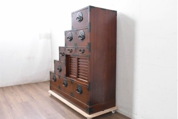 中古　美品　駿河随一　重厚な金具が映える階段箪笥　定価約48万円　(R-087032)
