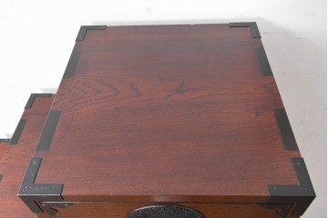 中古　美品　駿河随一　重厚な金具が映える階段箪笥　定価約48万円　(R-087032)