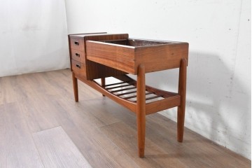 デンマークヴィンテージ　Arne Wahl Iversen(アルネ・ウォール・イヴァーセン)　ローズウッド材　遊び心あるデザインのプランターチェスト　(R-087033)