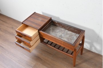 デンマークヴィンテージ　Arne Wahl Iversen(アルネ・ウォール・イヴァーセン)　ローズウッド材　遊び心あるデザインのプランターチェスト　(R-087033)