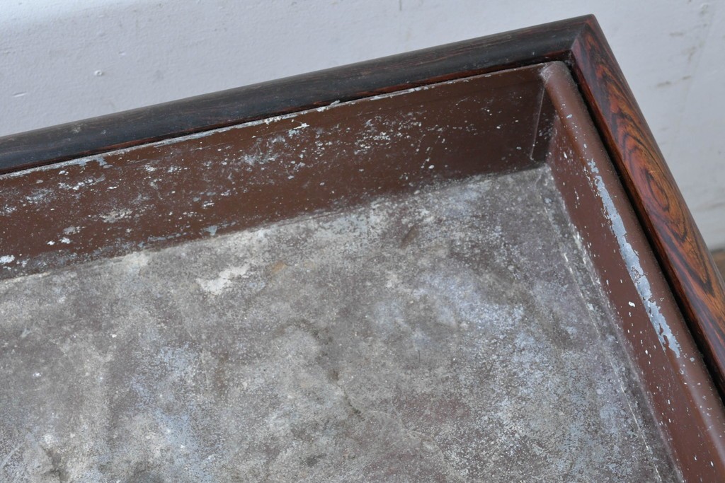 デンマークヴィンテージ　Arne Wahl Iversen(アルネ・ウォール・イヴァーセン)　ローズウッド材　遊び心あるデザインのプランターチェスト　(R-087033)