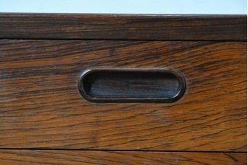 デンマークヴィンテージ　Arne Wahl Iversen(アルネ・ウォール・イヴァーセン)　ローズウッド材　遊び心あるデザインのプランターチェスト　(R-087033)