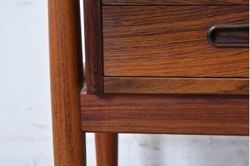 デンマークヴィンテージ　Arne Wahl Iversen(アルネ・ウォール・イヴァーセン)　ローズウッド材　遊び心あるデザインのプランターチェスト　(R-087033)