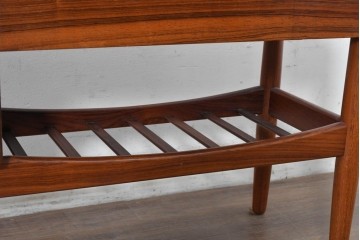 デンマークヴィンテージ　Arne Wahl Iversen(アルネ・ウォール・イヴァーセン)　ローズウッド材　遊び心あるデザインのプランターチェスト　(R-087033)