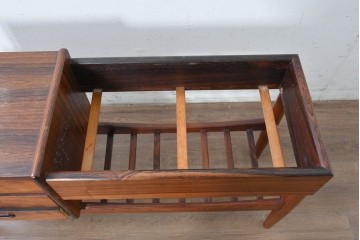 デンマークヴィンテージ　Arne Wahl Iversen(アルネ・ウォール・イヴァーセン)　ローズウッド材　遊び心あるデザインのプランターチェスト　(R-087033)