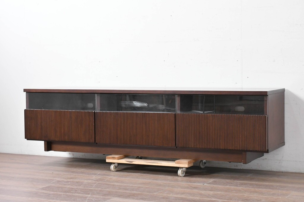 中古　美品　a.flat(エーフラット)　アジアンモダン　縦リブデザインが印象的なテレビボード　(R-087034)