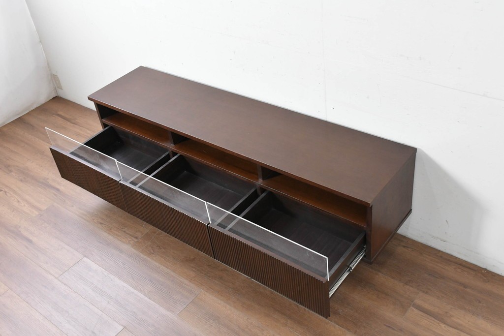 中古　美品　a.flat(エーフラット)　アジアンモダン　縦リブデザインが印象的なテレビボード　(R-087034)