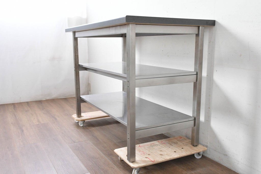 中古　希少な廃番品　IKEA(イケア)　希少モデル　しっかりとした作りのステンレスシェルフ　(R-087035)