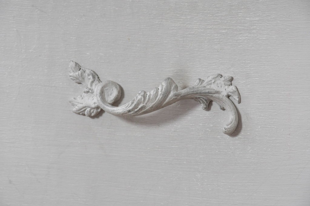 中古　美品　サラグレース(Sarah Grace)取り扱い　BLANC D'IVOIRE(ブランディボワール)　フレンチクラシックのチェスト　定価約22万円　(R-087036)