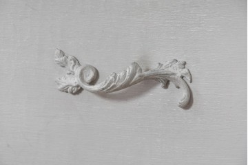 中古　美品　サラグレース(Sarah Grace)取り扱い　BLANC D'IVOIRE(ブランディボワール)　フレンチクラシックのチェスト　定価約22万円　(R-087036)