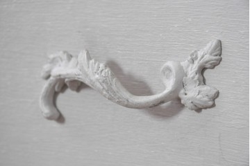 中古　美品　サラグレース(Sarah Grace)取り扱い　BLANC D'IVOIRE(ブランディボワール)　フレンチクラシックのチェスト　定価約22万円　(R-087036)