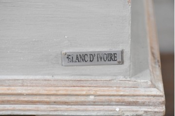 中古　美品　サラグレース(Sarah Grace)取り扱い　BLANC D'IVOIRE(ブランディボワール)　フレンチクラシックのチェスト　定価約22万円　(R-087036)