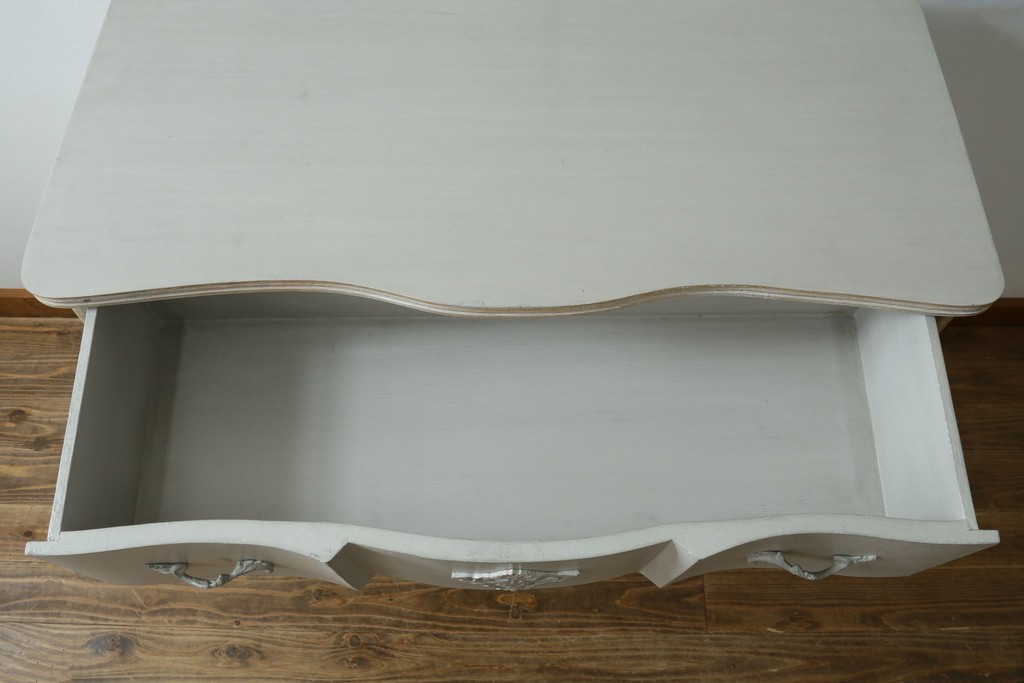 中古　美品　サラグレース(Sarah Grace)取り扱い　BLANC D'IVOIRE(ブランディボワール)　フレンチクラシックのチェスト　定価約22万円　(R-087036)