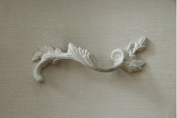 中古　美品　サラグレース(Sarah Grace)取り扱い　BLANC D'IVOIRE(ブランディボワール)　フレンチクラシックのチェスト　定価約22万円　(R-087036)