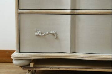 中古　美品　サラグレース(Sarah Grace)取り扱い　BLANC D'IVOIRE(ブランディボワール)　フレンチクラシックのチェスト　定価約22万円　(R-087036)