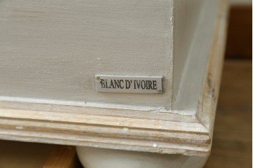 中古　美品　サラグレース(Sarah Grace)取り扱い　BLANC D'IVOIRE(ブランディボワール)　フレンチクラシックのチェスト　定価約22万円　(R-087036)