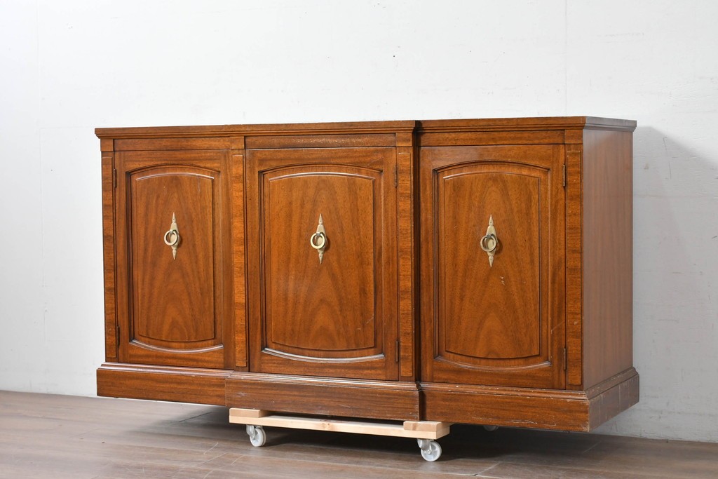 中古　DREXEL HERITAGE JAPAN(ドレクセルヘリテイジジャパン)　Triune(トライユン)　マホガニー材　クラシカルなサイドボード　(R-087038)