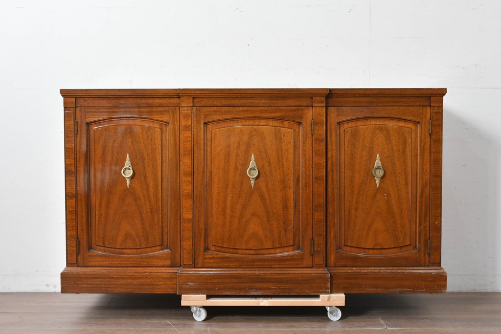 中古　DREXEL HERITAGE JAPAN(ドレクセルヘリテイジジャパン)　Triune(トライユン)　マホガニー材　クラシカルなサイドボード　(R-087038)