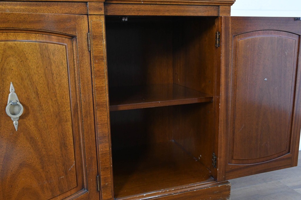 中古　DREXEL HERITAGE JAPAN(ドレクセルヘリテイジジャパン)　Triune(トライユン)　マホガニー材　クラシカルなサイドボード　(R-087038)