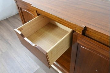 中古　DREXEL HERITAGE JAPAN(ドレクセルヘリテイジジャパン)　Triune(トライユン)　マホガニー材　クラシカルなサイドボード　(R-087038)